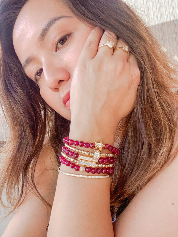 STAR ON POMEGRANATE JADE ELASTIC BRACELET