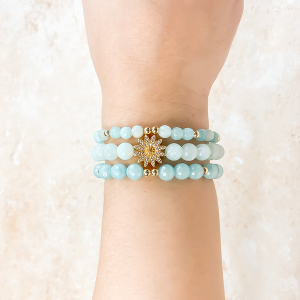 DAISY ON BEACH GLASS JADE ELASTIC BRACELET